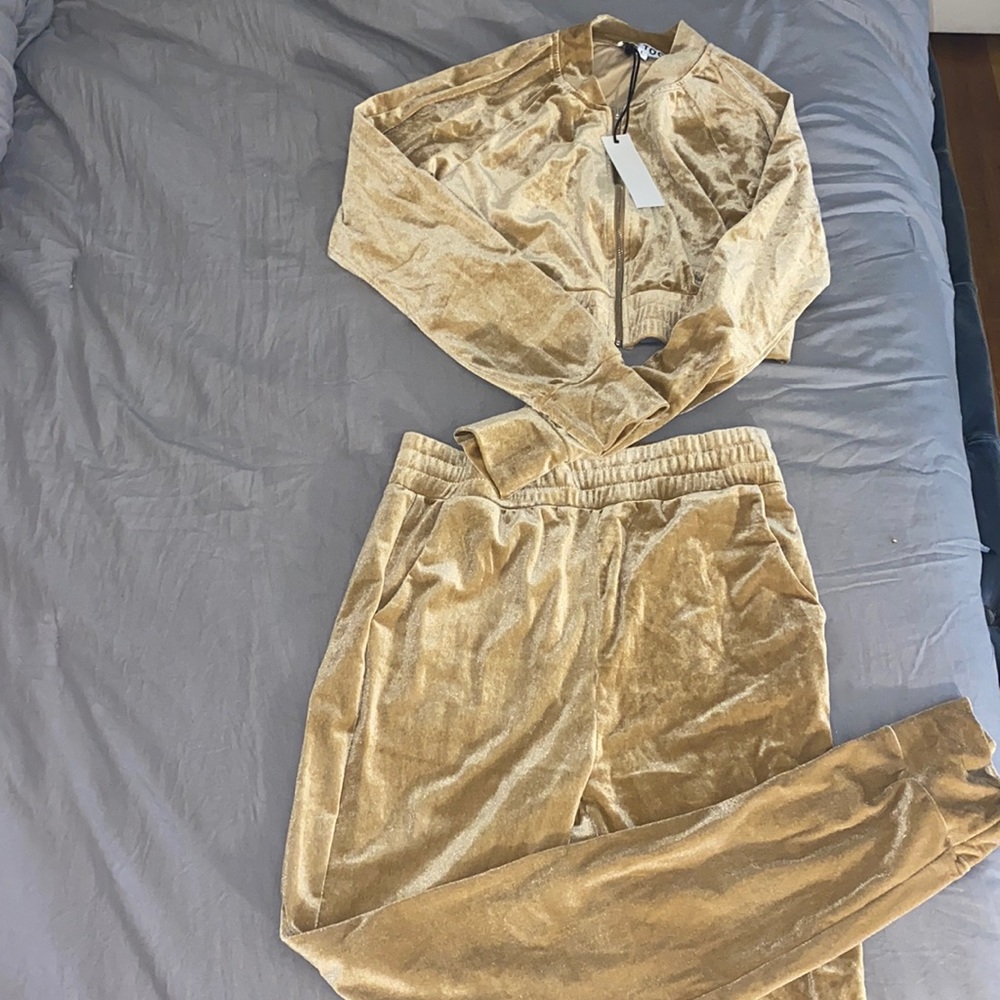 NEVER WORN
